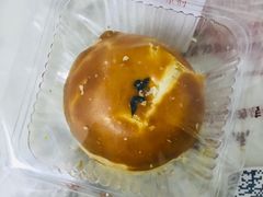莲蓉蛋黄酥-鲍师傅糕点(西站店)