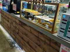 面包甜点陈列柜-放哈·甜醅子奶茶创造者(正宁路店)