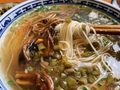 白汤面底-同得兴 Since·1995 传统苏式面馆(十全街店)