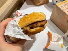 -麦当劳(上海虹桥站30B检票口楼上)