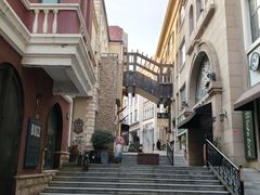 -鲁邦国际风情街(麦世达韩国精品百货店)