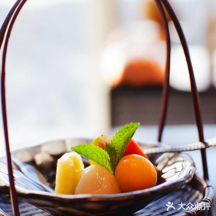 77层の「一目RIN」，一目了然的天际美景与匠心料理，美哉～