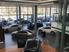 -北京鹏龙大道奔驰4S店(纪家庙店)