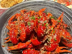 -肥肥虾庄·金牌油焖大虾(汉街SKP店)
