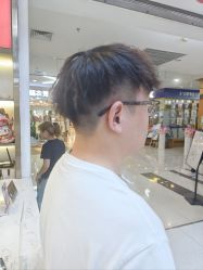 -虫二·专注健康烫染沙龙
