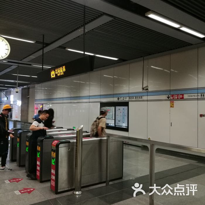 松江新城-地铁站