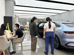 -比亚迪汽车王朝网(易能环耀银海大厦城市展厅)