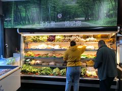 自助取餐区-万记麻辣烫国展总店