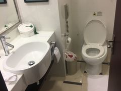 -上海虹桥君丽假日酒店(娄山关路地铁站店)