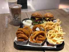 -The Habit Burger Grill 哈比特汉堡(复兴soho店)