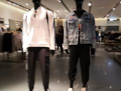 -URBAN REVIVO(济南领秀城贵和购物中心店)