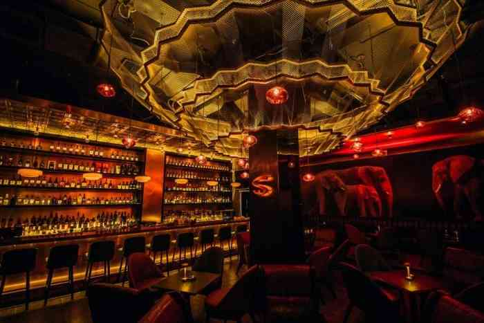 江湖酒吧(临港店)-"鸡尾酒挺赞,很传统,很正.喝了杯教父和尼.