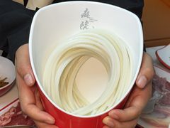 -毛辣果·贵州红酸汤牛肉火锅(西单店)
