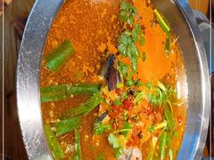 -野山舂·贵州现舂酸汤火锅(鸿通城店)