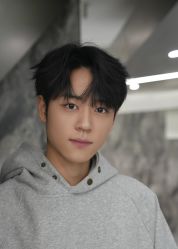 -一家只做男发烫染的店