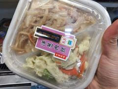 -全家便利店(洛川东路店)