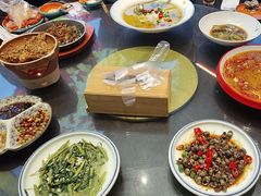 -川流不息·地道川菜·小龙虾(松东路店)