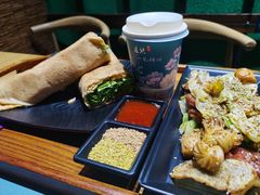 -八月美食小馆(银泰城总店)
