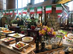 -松山湖凯悦酒店·Café自助餐厅·周末火舞秀表演