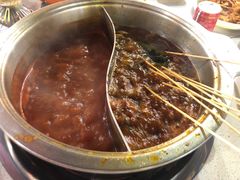 番茄鸳鸯锅-屋头串串(新街里店)