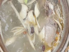 酸萝卜老鸭汤-土连锅·现熬养生汤锅(梁家巷店)