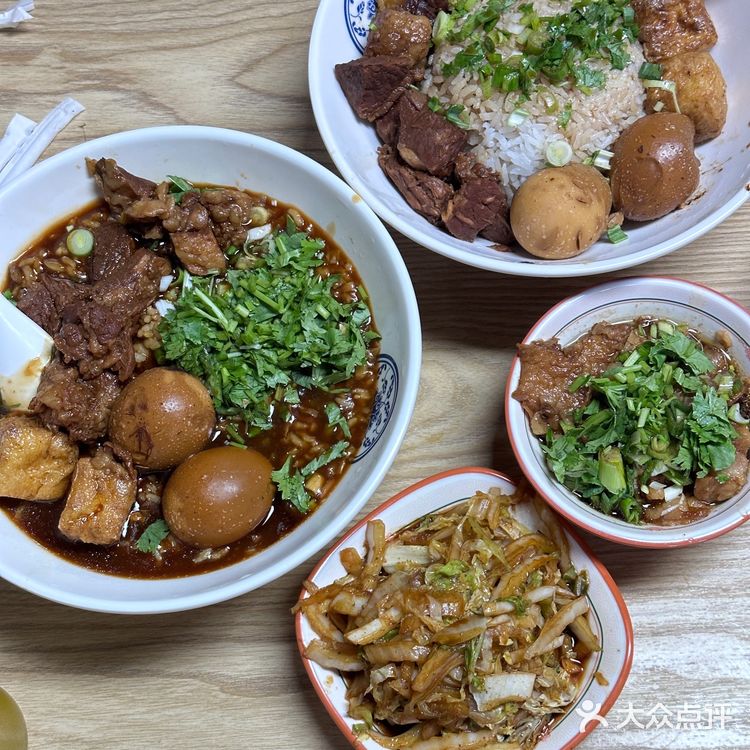 这大齐炖的牛肉烫饭 也太好吃了