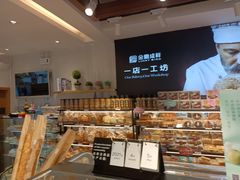 面包甜点陈列柜-金凤成祥(东直门现烤面包店)