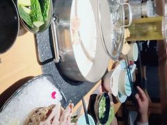 -洪氏嗨捞·广东猪肚鸡·椰子鸡火锅(西咸万象城店)