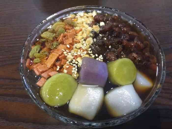 嘿冰粉-"就是偶尔走到的小店,里面人很多,就进去吃."-大众点评移动版