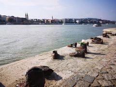 -多瑙河畔鞋履雕塑