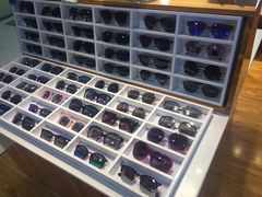 -MiRi眼镜连锁·蔡司·尼康控优点合作店(莘庄店)