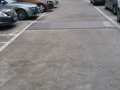 -沃尔玛上海田林店-地面停车场