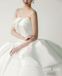 -Lady  Jane高端婚纱礼服馆