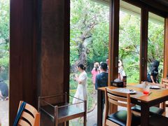 -Chom Cafe and Restaurant