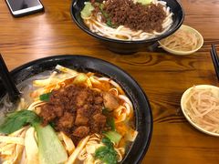 -丽虹云南过桥米线(兴工街店)