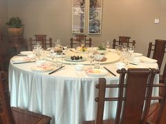 包厢-黄浦江游览十六铺3号码头网红自助餐