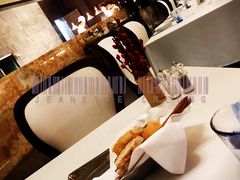 -卡佩罗意大利餐厅及酒吧Al Cappello Trattoria