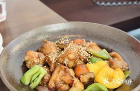 Spicy Colorful Pepper Stir-Fried Chicken Wings