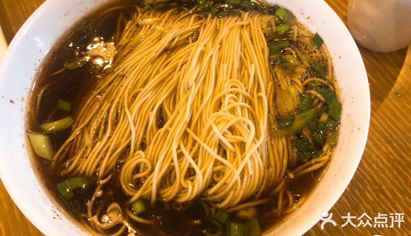 中国园林风，庭院深深，错落有致，好在菜的味道也不差