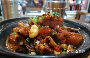 Salted Vegetable Braised Pig Trotters