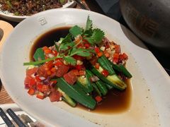 番茄酸辣秋葵-云海肴·汽锅鸡·云南菜(美罗城店)