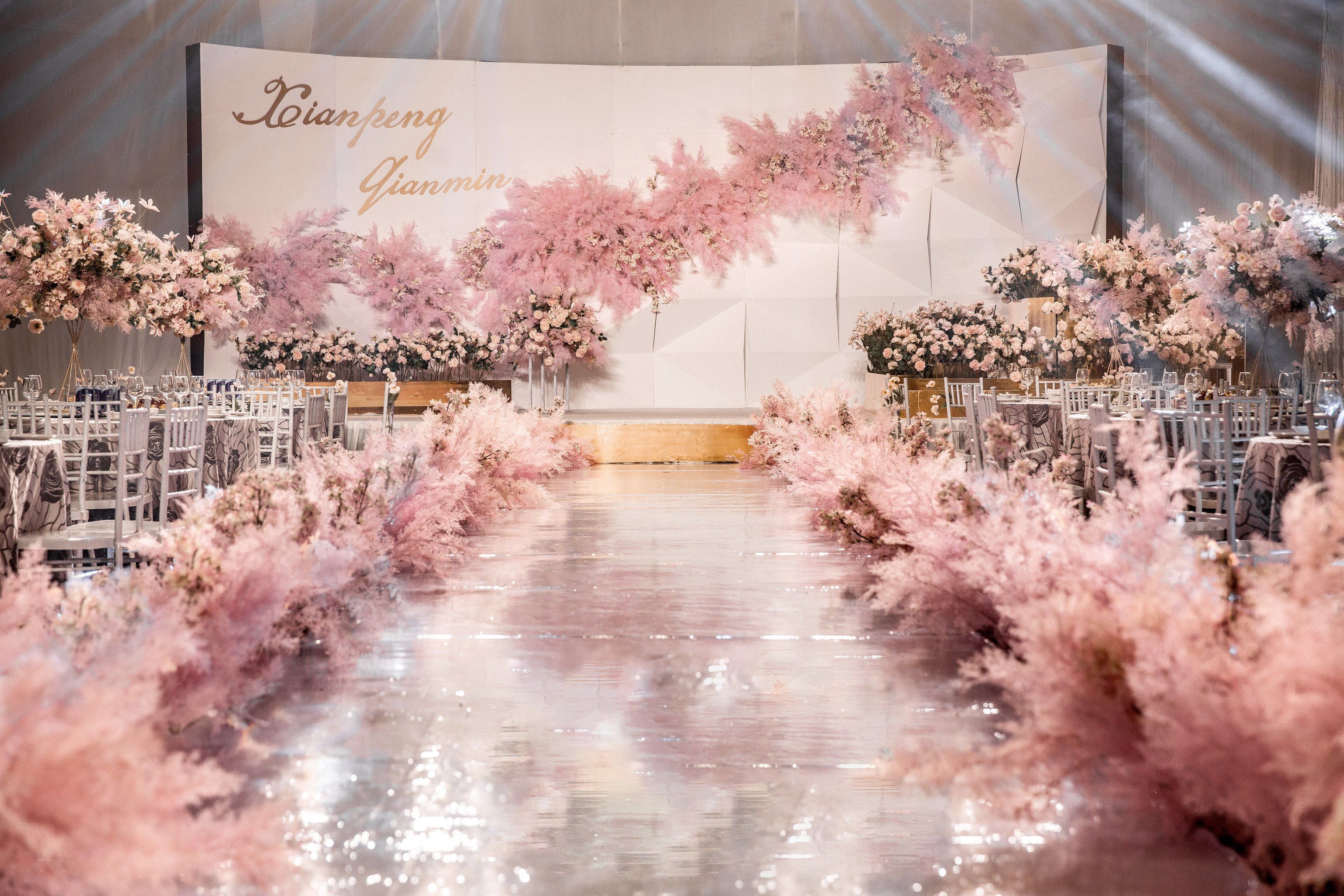 粉色主题室内大气婚礼