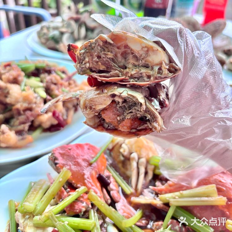 逛完啤酒城，正好来品尝美食啦~