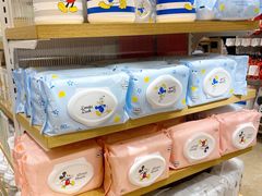 -名创优品(北京新中关购物中心地铁层店)