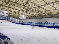 -乔波室内滑雪场