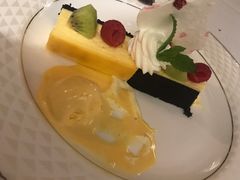 传统手工坚果冰淇淋配混合莓果酱-塞纳河法国餐厅(意式风情街店)
