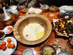 -滇香肴·云南菜蒸汽石锅鱼(云南北路店)