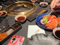 -铭牛烧肉·和牛海鲜自助(高新月牙湖店)
