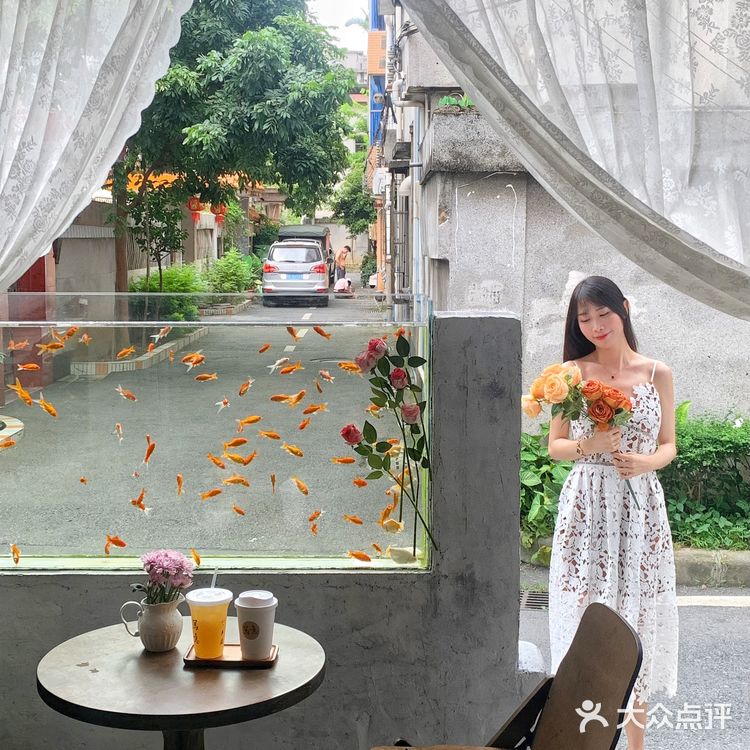 花都探店 | 梦核金鱼咖啡店