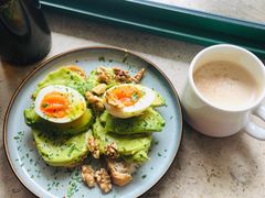 牛油果煮蛋吐司-RAC BAR(安福路店)